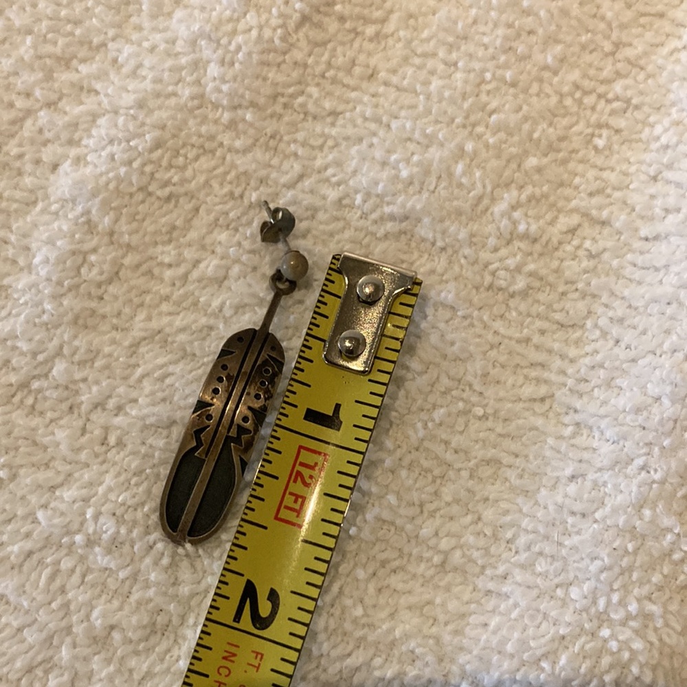 Silver feather earrings in good used condition - Picture 3 of 3